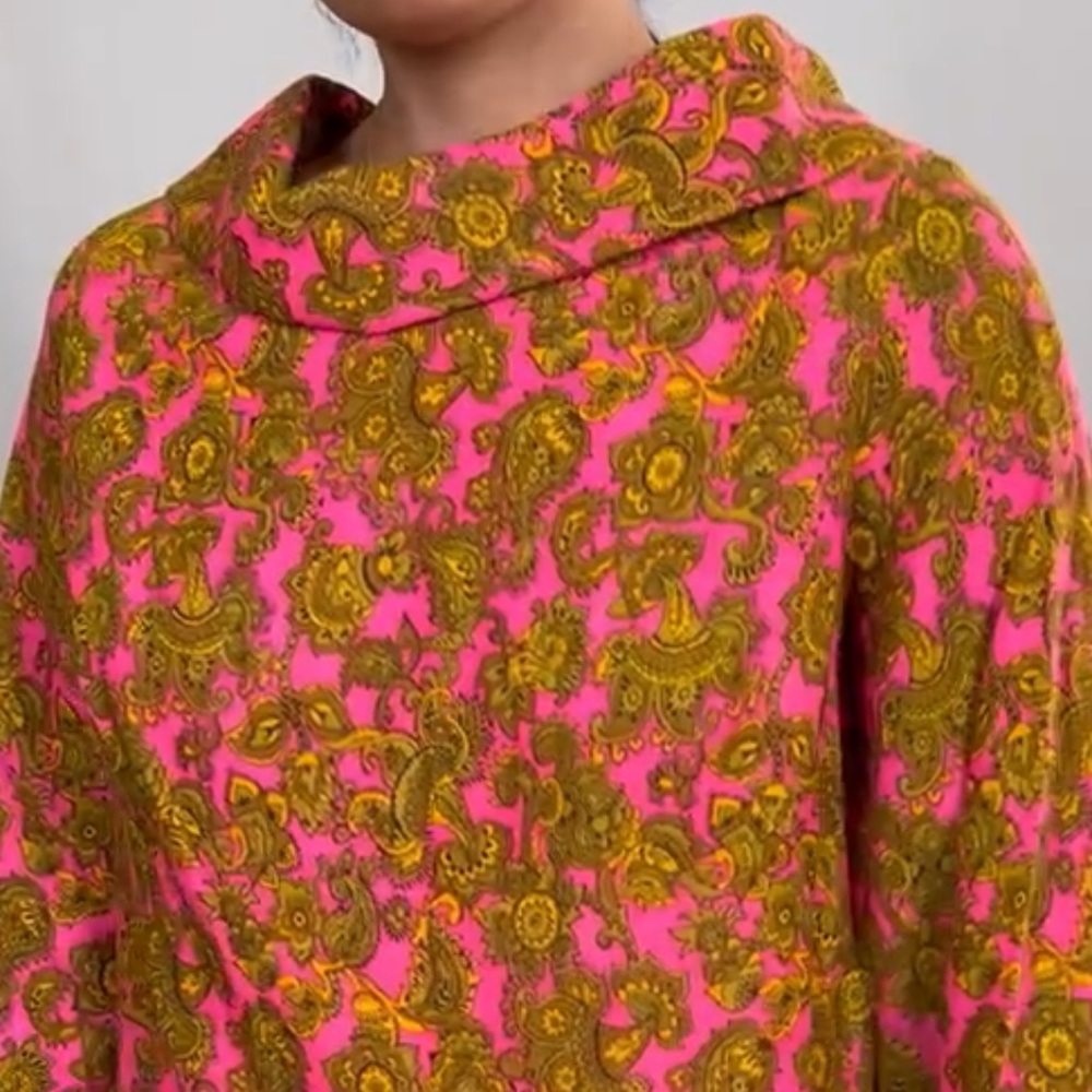 VINTAGE dress with zipper in back sourced in Madrid, Spain